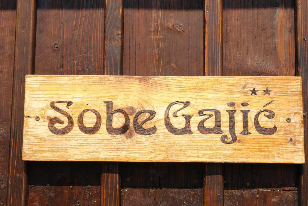 Sobe Gajic Sremski Karlovci Ngoại thất bức ảnh